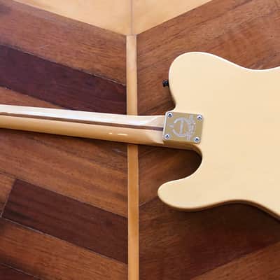 2011 Fender Deluxe Series 60th Nashville Mexico  Transparent Honey Telecaster Electric Guitar case image 16