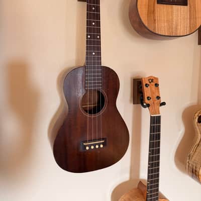 Gibson 1950 Tenor Ukulele - upgraded tuners, vintage beuty image 3