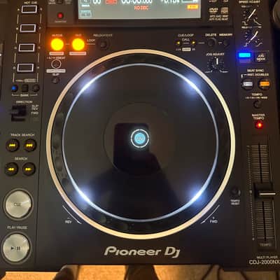 2x Pioneer CDJ-2000NXS2 And Pioneer DJM 900NXS2 image 2