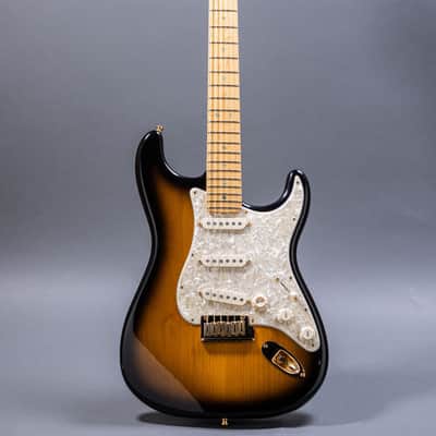 Fender Limited Edition 50th Anniversary Stratocaster 2004, Sunburst image 3