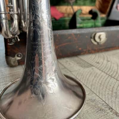 1909 Frank Holton “New Proportion” Cornet – Chicago Era – Couturier Model – Silver – Original Case & Mouthpieces image 4