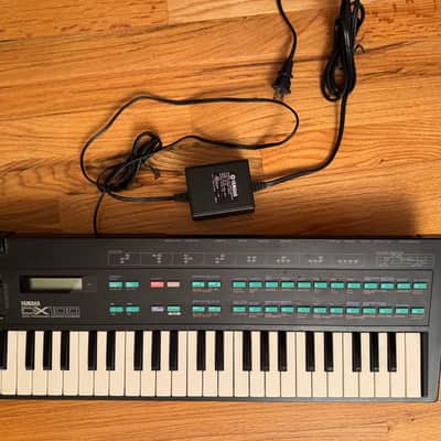 Yamaha DX100 Programmable Algorithm Synthesizer 1985 - Black image 2