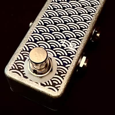 Saturnworks Reversed A/B Box Guitar Pedal Input Selector Switch with an LED - Handcrafted in California