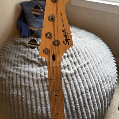 Squier Squier Sonic Bronco Bass - Arctic White with Maple Fingerboard 2023 image 2