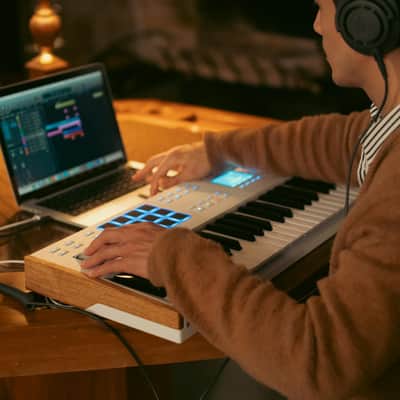 Arturia KeyLab 49 mk3 White — 49 Key USB MIDI Keyboard Controller with Analog Lab Pro Software Included image 5