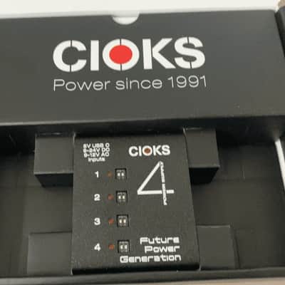 CIOKS 4 Expander Power Supply w/ Cioks Mini Grip Bracket for Pedaltrain Pedalboards