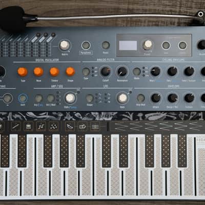 Arturia MicroFreak + Vocoder Microphone - MINT