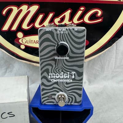Crotonics Model T Distortion Pedal with Box image 2