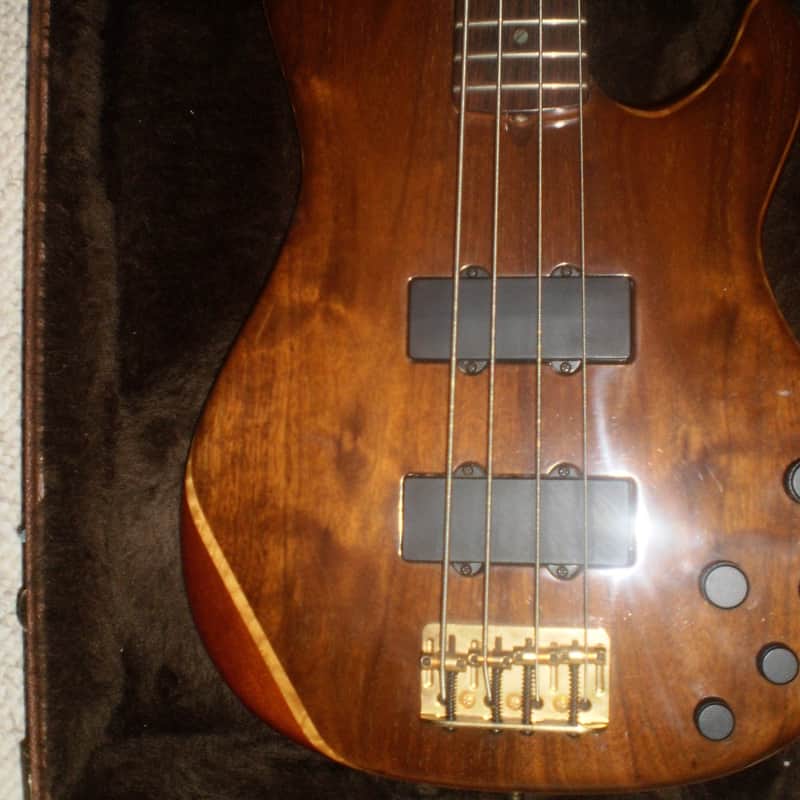 Fender American Deluxe Zone Bass 2002 - Walnut image 1