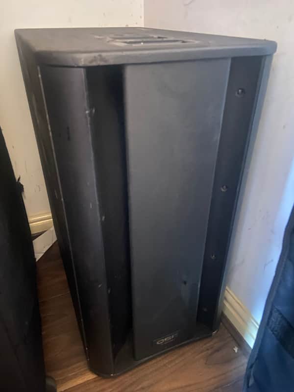 QSC KSUB 1000-Watt Dual 12" Active Subwoofer