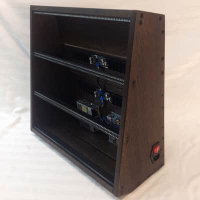 9U / 84hp Eurorack case EVA • Dark oak • Threaded strips • Powered Bild 5