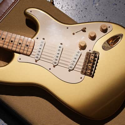 1996 Fender Custom Shop '54 Reissue Stratocaster Gold image 4