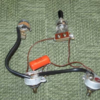 used 1997 Gibson control harness: 1 vol pot & 1 tone pot short shaft +nut/washer,wires,wire insualtion,capacitor,jack+nut/washer,switch +switch tip,nut +comes w/ new switch washer (NO other parts included) from The Hawk guitar (guitar NOT included) image 2