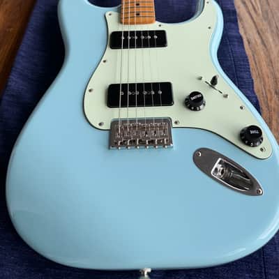 Fender Noventa Stratocaster 2021 - 2023 - Daphne Blue image 3