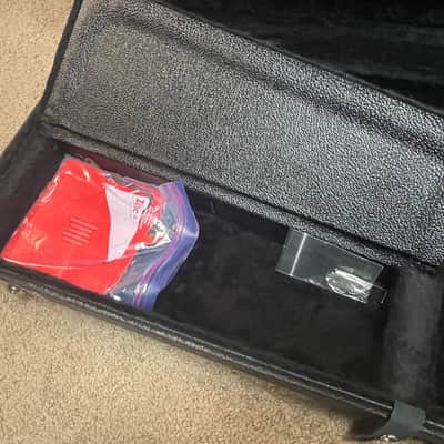 Fender Pro Series Precision Bass/Jazz Bass Case (Black) 2016 - Black image 3