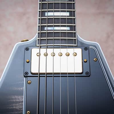 GIBSON USA Custom Shop M2M Flying V Custom "Cobra Burst + Ebony" (2026) image 5