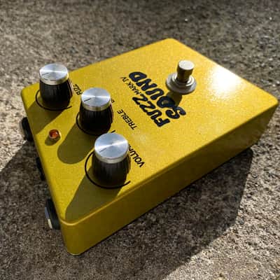 Spectre Electronics - Fuzz Sound MKIV Tone Bender OC140 Metallic Gold image 5