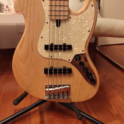 Sire Marcus Miller V7 5-String with Maple Fretboard 2017 - 2019 - Natural image 3