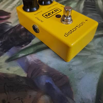 MXR M104 Distortion + 1995 - Present - Yellow image 3