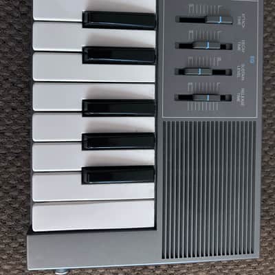Yamaha CS01 Monophonic Synthesizer - 1982 - Vintage image 2
