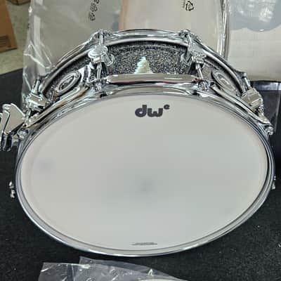DW DWe 4-piece Hybrid Drum Kit in black galaxy sparkle image 4