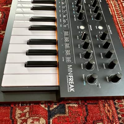 Arturia MiniFreak 37-Key 6-Voice Polyphonic Hybrid Synthesizer 2022 - Present - Black image 2