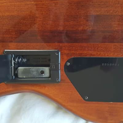 Hohner The Jack Natural Walnut Gloss, 24 frets, Headless, Steinberger Bridge, EMG Active pickups + X image 20