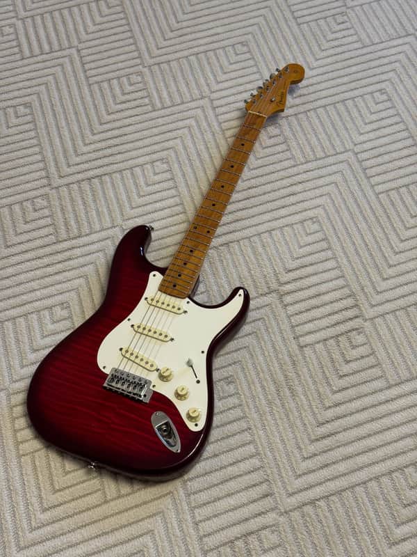 Fender Foto Flame Stratocaster MIJ | Reverb