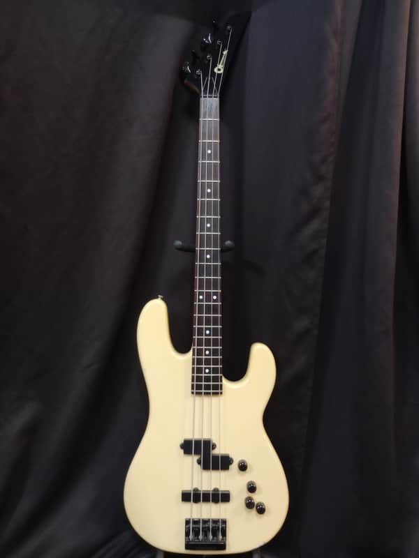 Charvel Model 2B Electric Bass MIJ 1986 PJ Pickups White w/Hard case *** FREE SHIPPING *** image 1