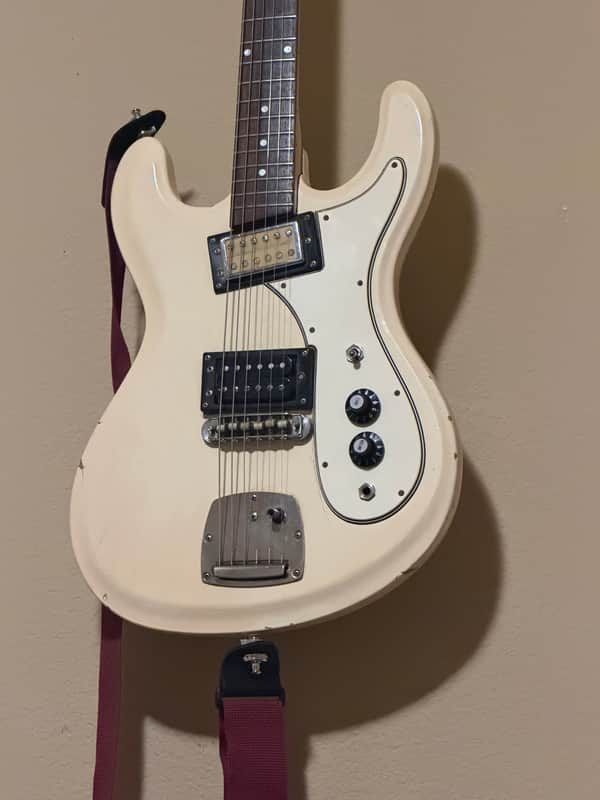 Univox Hi-Flier Phase III 1974 - 1977 - White