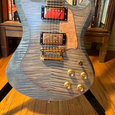 Knaggs Honga T2 2017 - satin image 1