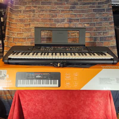 Yamaha PSR-E263 61-Key Portable Keyboard w/ Original Box & Power Supply