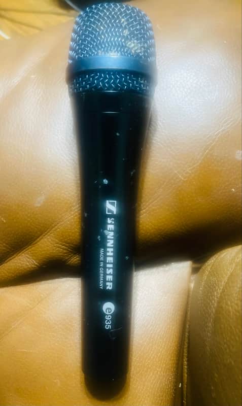 Sennheiser e935 Handheld Cardioid Dynamic Vocal Microphone 2003 - Present - Black image 1