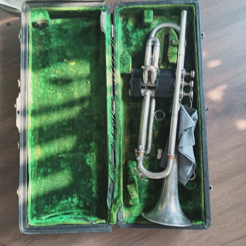 C.G. Conn New York Symphony 1924 - Silver Plate - Antique Professional (22B) - Originally so popular they changed the 22B to the econo/student model image 1