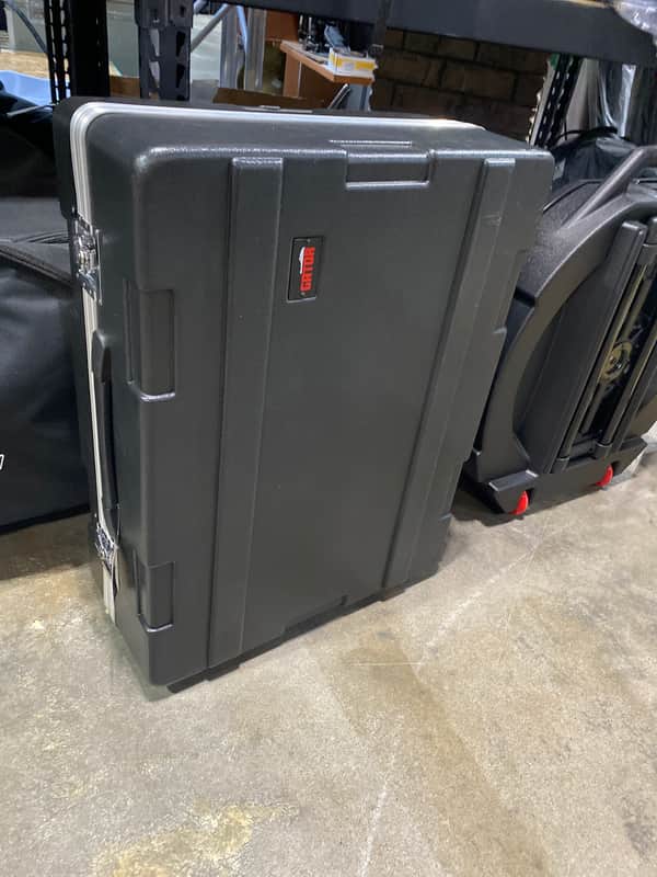 Gator Molded PE Mixer or Equipment Case; 20" X 25" X 8"; w/ Wheels image 1