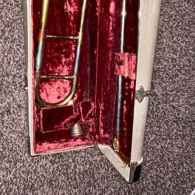 Vintage 1957 Getzen Super Deluxe Bb Tenor Trombone with mouth piece and hardshell case image 18