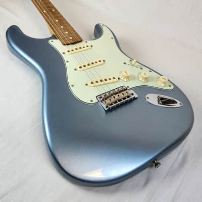 Fender Vintera '60s Stratocaster, Pau Ferro Fingerboard, Ice Blue Metallic, w/Bag image 6