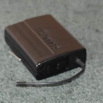 Shure UT TH(607.100MHz)c Receiver + Shure UT1-TH Transmitter + Shure Case image 2