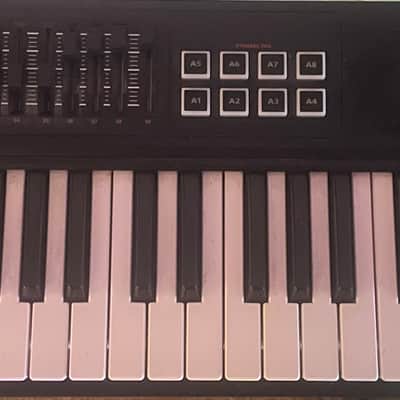 Roland A-800PRO 61-Key MIDI Keyboard Controller 2010 - Present - Black image 4