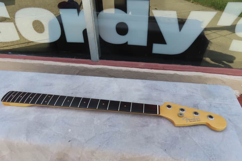 Fender PRECISION