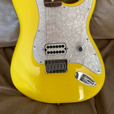 Fender Limited Edition Tom DeLonge Signature Stratocaster 2023 - Graffiti Yellow image 5
