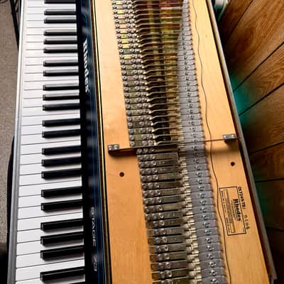 Immagine Rhodes Mark V Stage 73 – Custom Cosmic Blue | Fully Professionally Restored | Original Stand, Cover & Matching Pedal - 15