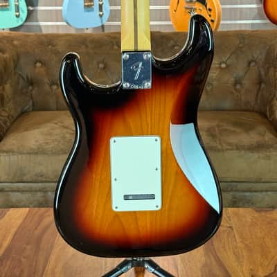 FENDER Player II Stratocaster HSS 3-Color Sunburst image 7
