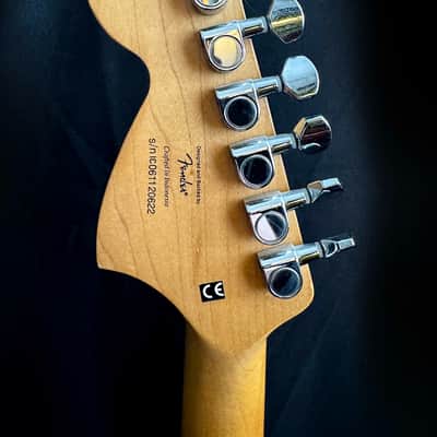 Squier Hello Kitty Stratocaster 2006 - Pink - VGC image 8