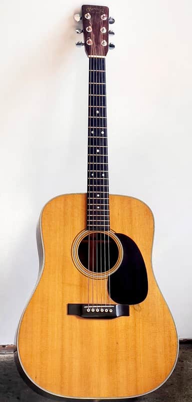MARTIN D-28 1972 - Natural image 1