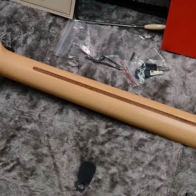 Fender American Professional Stratocaster with Maple Fretboard 2017 - 2019 - Olympic White image 10
