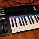 Native Instruments Komplete Kontrol S25 Keyboard Controller with Software Licenses