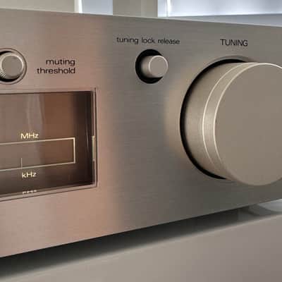 Luxman T-4 'ACCUTOUCH' AM/FM Tuner · Stunning Condition w/ Original Box and Manual !!! image 6