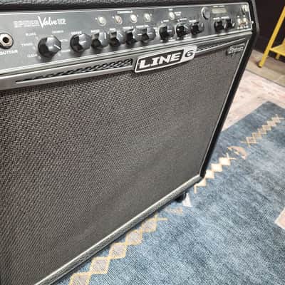 Line 6 Spider Valve 112 40-Watt 1x12" Digital Modeling Guitar Combo with 4 Button Controller image 2