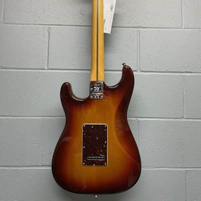 Fender 70TH Anniversary Am Pro II Stratocaster Comet Burst image 4
